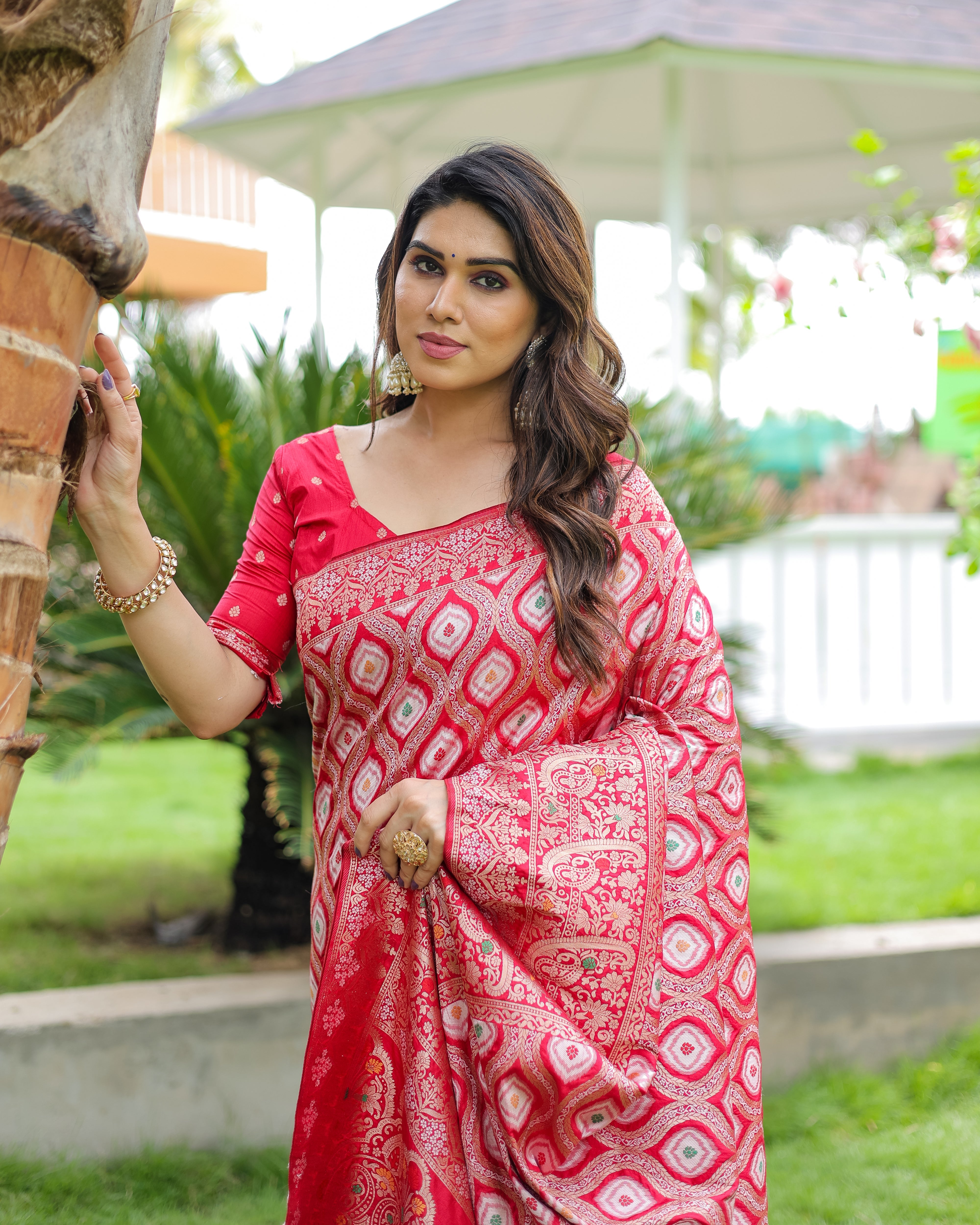 Red Kanjivaram pattu With Beautiful Zari weaved Saree