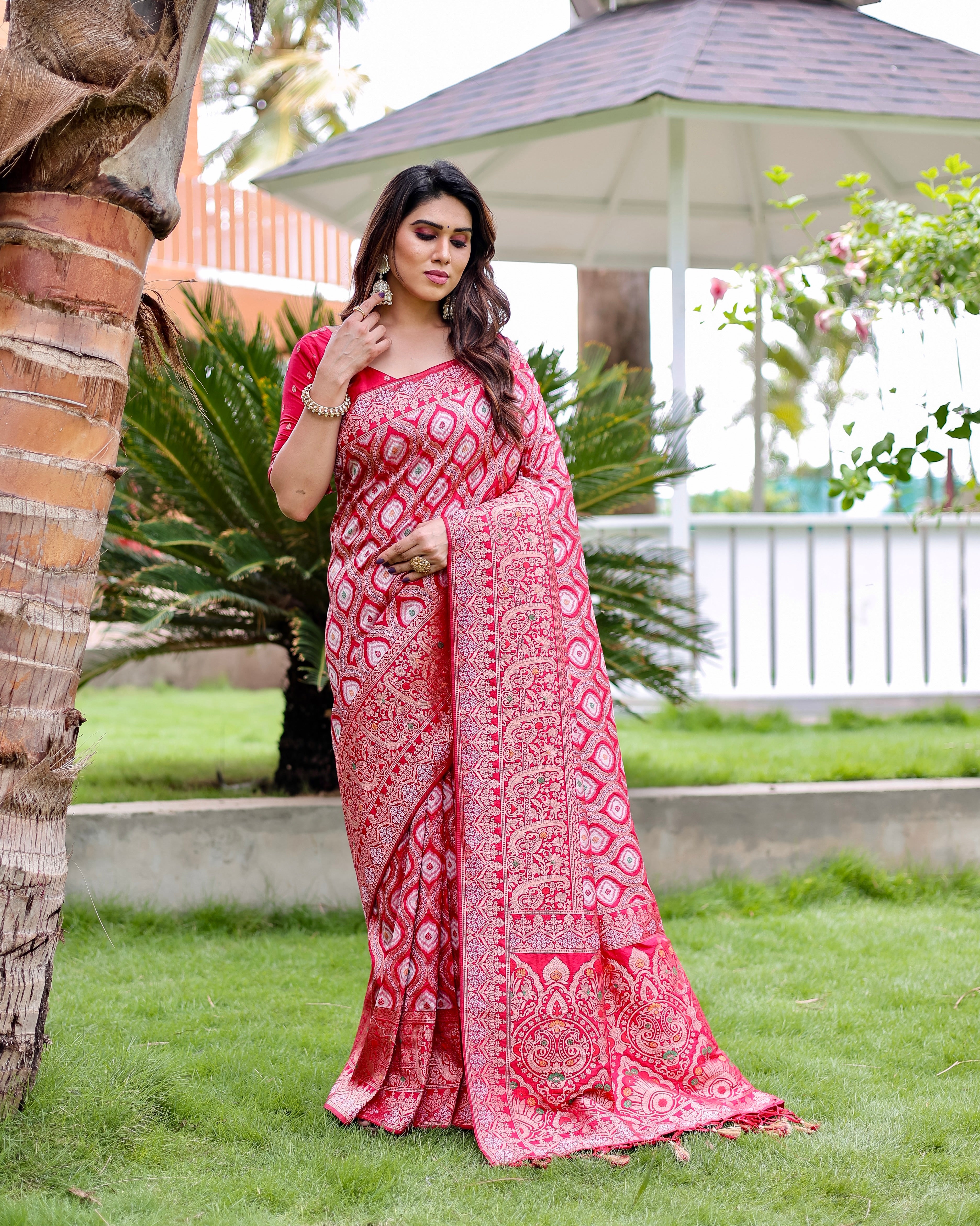 Red Kanjivaram pattu With Beautiful Zari weaved Saree