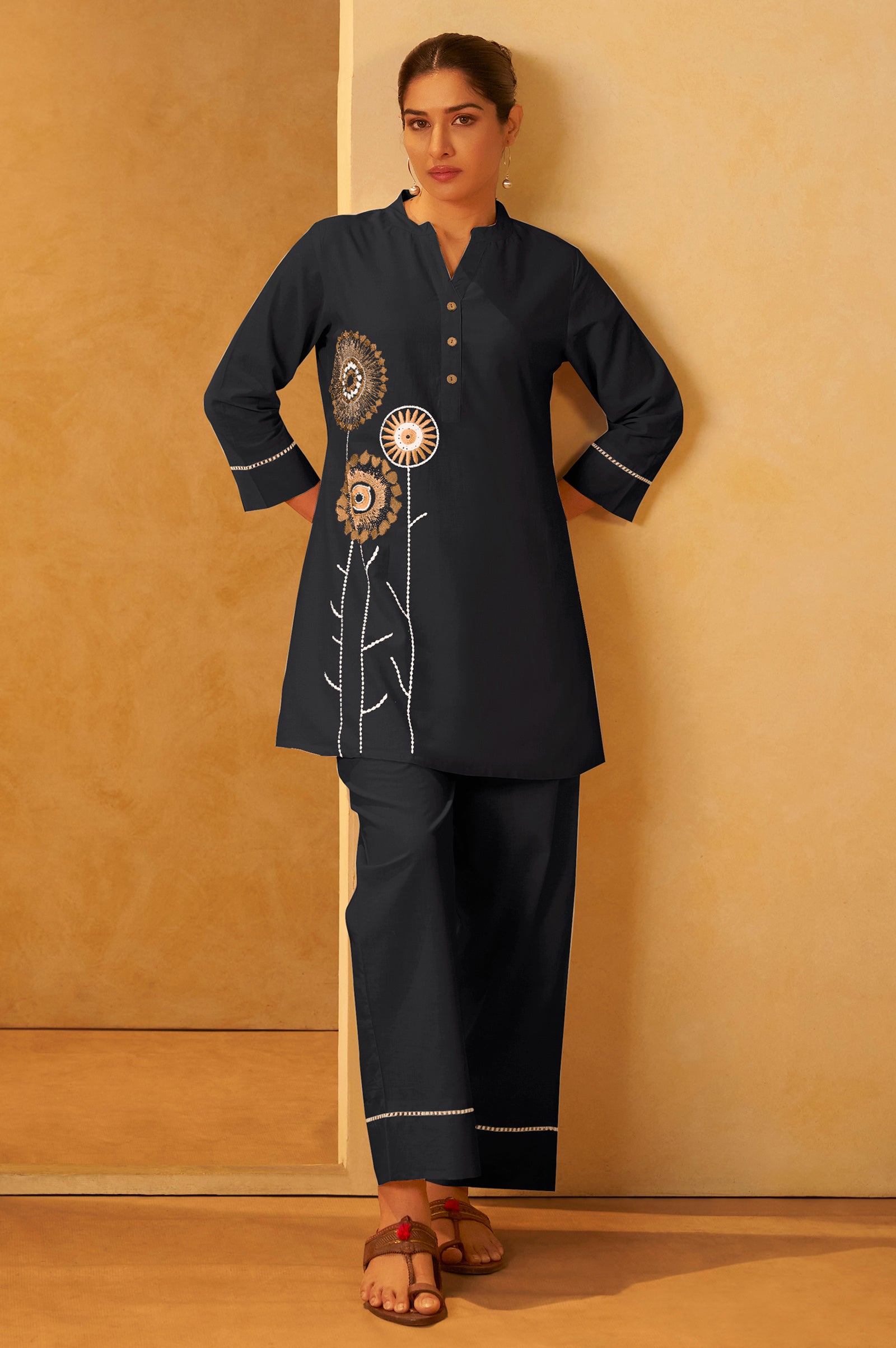 Women black Pure Cotton Embroidered Straight Kurta Co-Ord Set