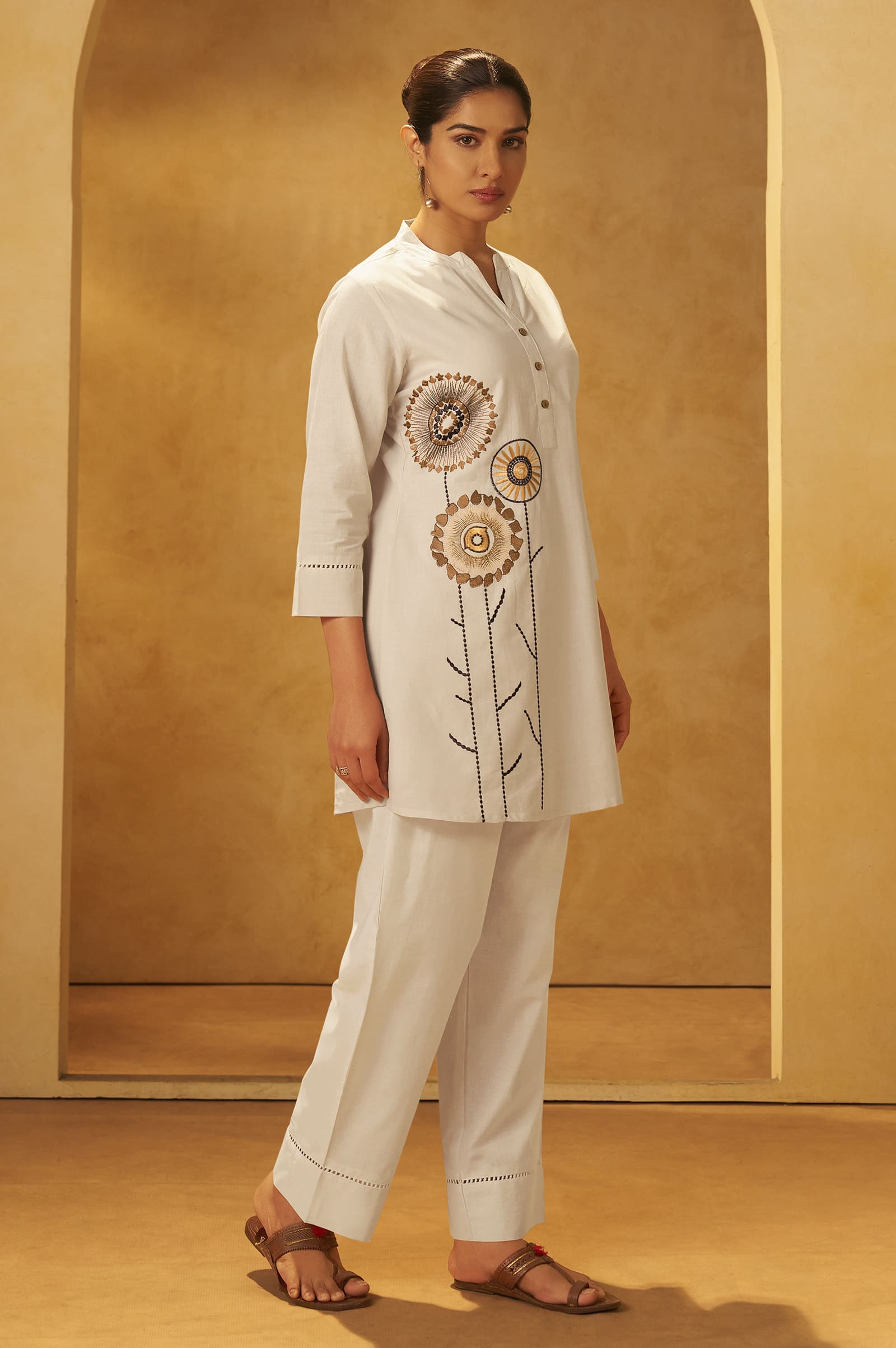 Women Off White Pure Cotton Embroidered Straight Kurta Co-Ord Set
