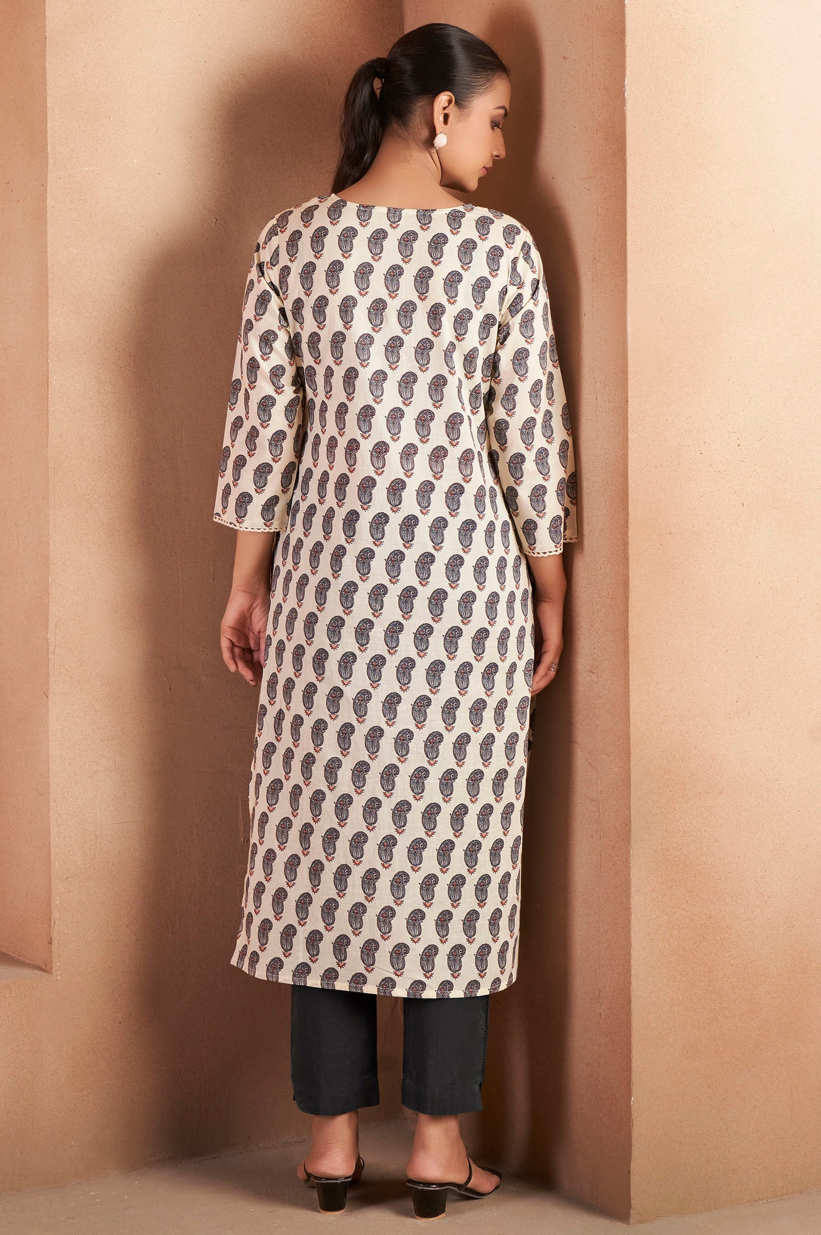 Ivory Noir Paisley Printed Kurta