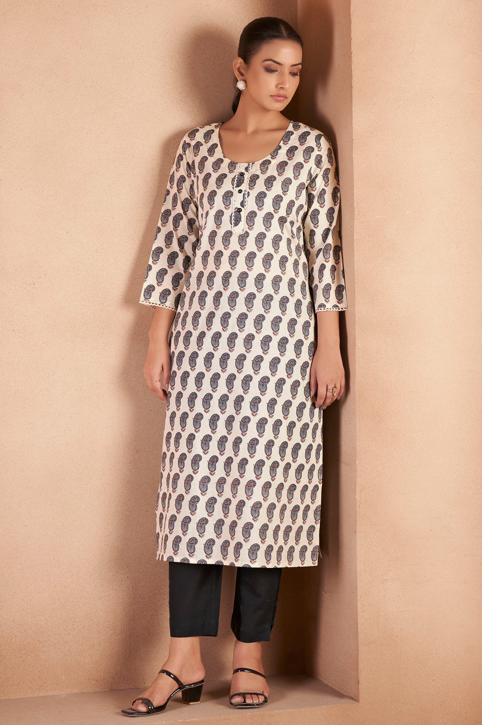 Ivory Noir Paisley Printed Kurta