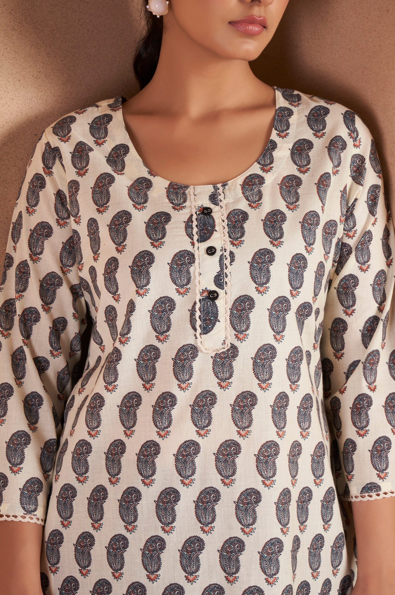 Ivory Noir Paisley Printed Kurta