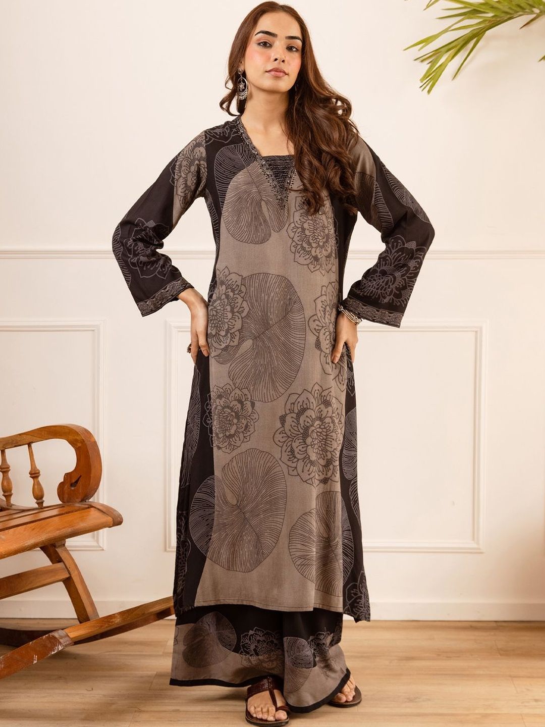 Elegant Black & Grey Floral Print Ethnic Kurti Set – Premium Comfort Wear